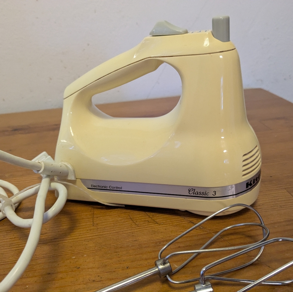 KitchenAid 3-speed hand mixer